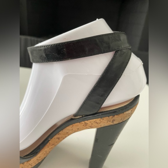 PRADA BLACK PATENT LEATHER ANKLE STRAP HIGH HEELS SHOES WITH GOLD BUCKLE - Picture 7 of 16